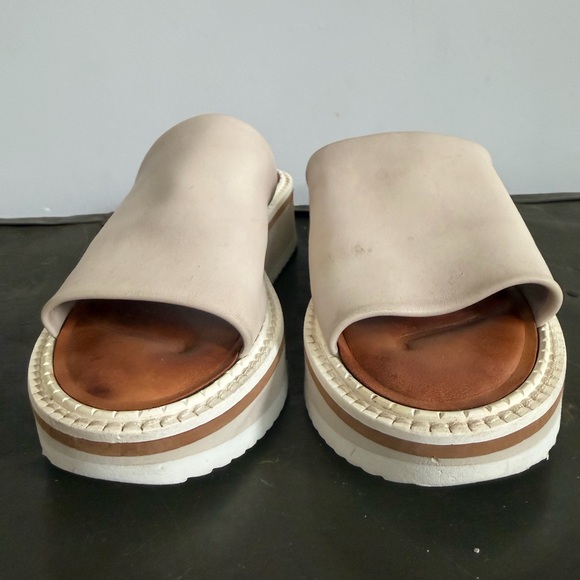 Robert Clergerie Women’s Euro 38 tan & beige leather comfort designer slides - Picture 2 of 12